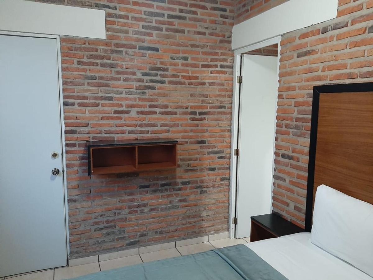 Hotel Hcm غوادالاجارا المظهر الخارجي الصورة