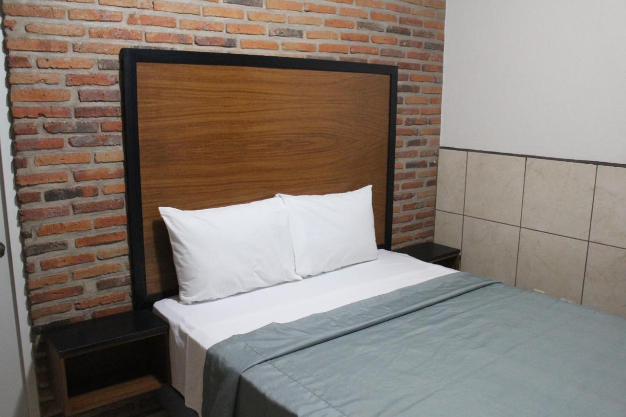 Hotel Hcm غوادالاجارا المظهر الخارجي الصورة