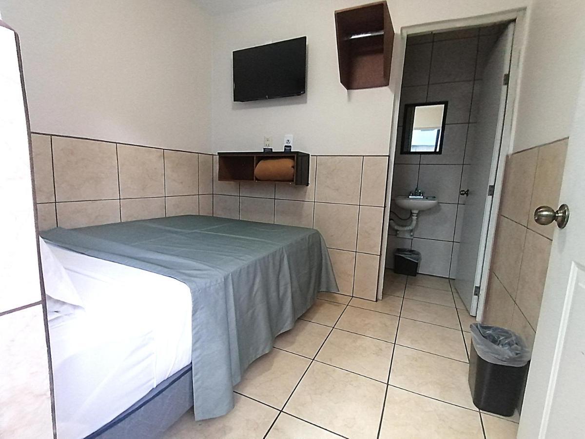 Hotel Hcm غوادالاجارا المظهر الخارجي الصورة