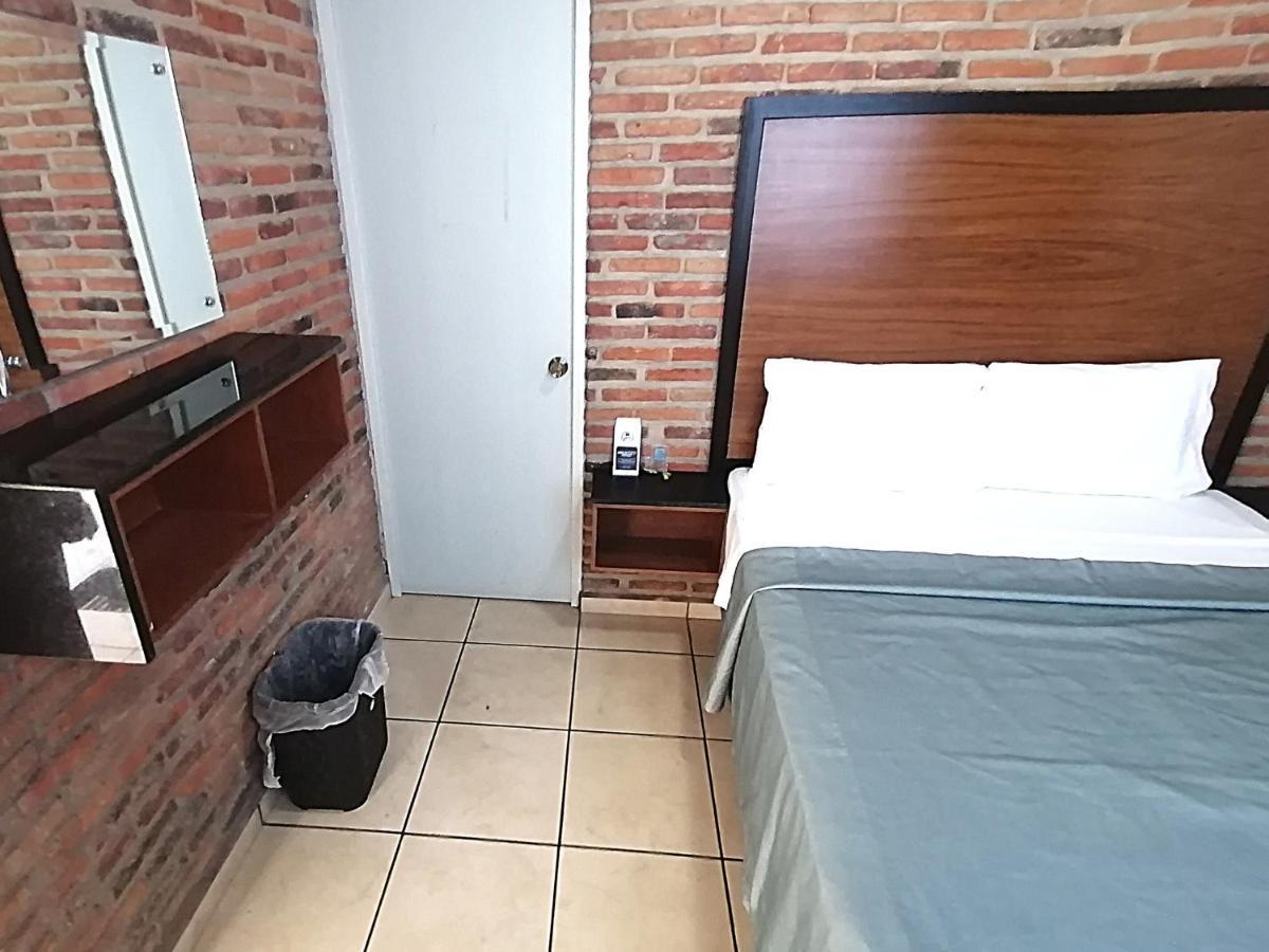 Hotel Hcm غوادالاجارا المظهر الخارجي الصورة